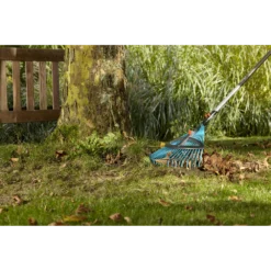 Combisysteem Kunststof Bladhark, Verstelbaar Met Steel - 35cm - Gardena -Tuin Gereedschap Winkel combisysteem kunststof bladhark verstelbaar met steel 35cm gardena 3 5