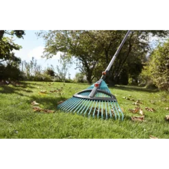 Combisysteem Kunststof Bladhark, Verstelbaar Met Steel - 35cm - Gardena -Tuin Gereedschap Winkel combisysteem kunststof bladhark verstelbaar met steel 35cm gardena 4 5